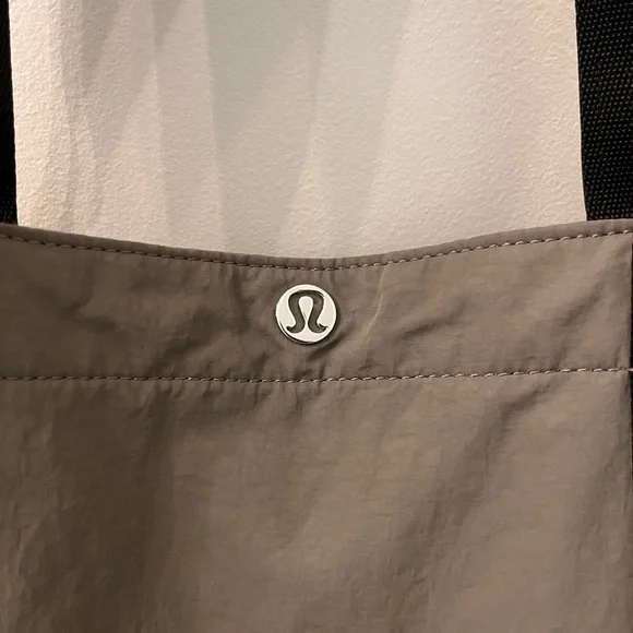 Lululemon Multi-Pocket Tote Bag - Picture 2 of 8